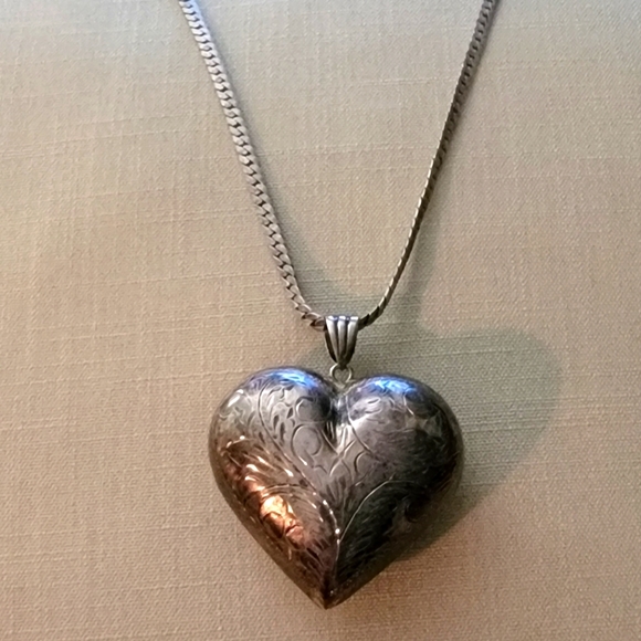 Large Puffed Heart Vintage Sterling Silver 925 Engraved Swirl Pendant Necklace - Picture 1 of 10